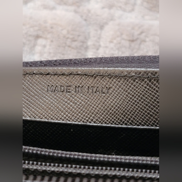 Authentic Prada Saffiano Leather Wallet - Picture 3 of 12